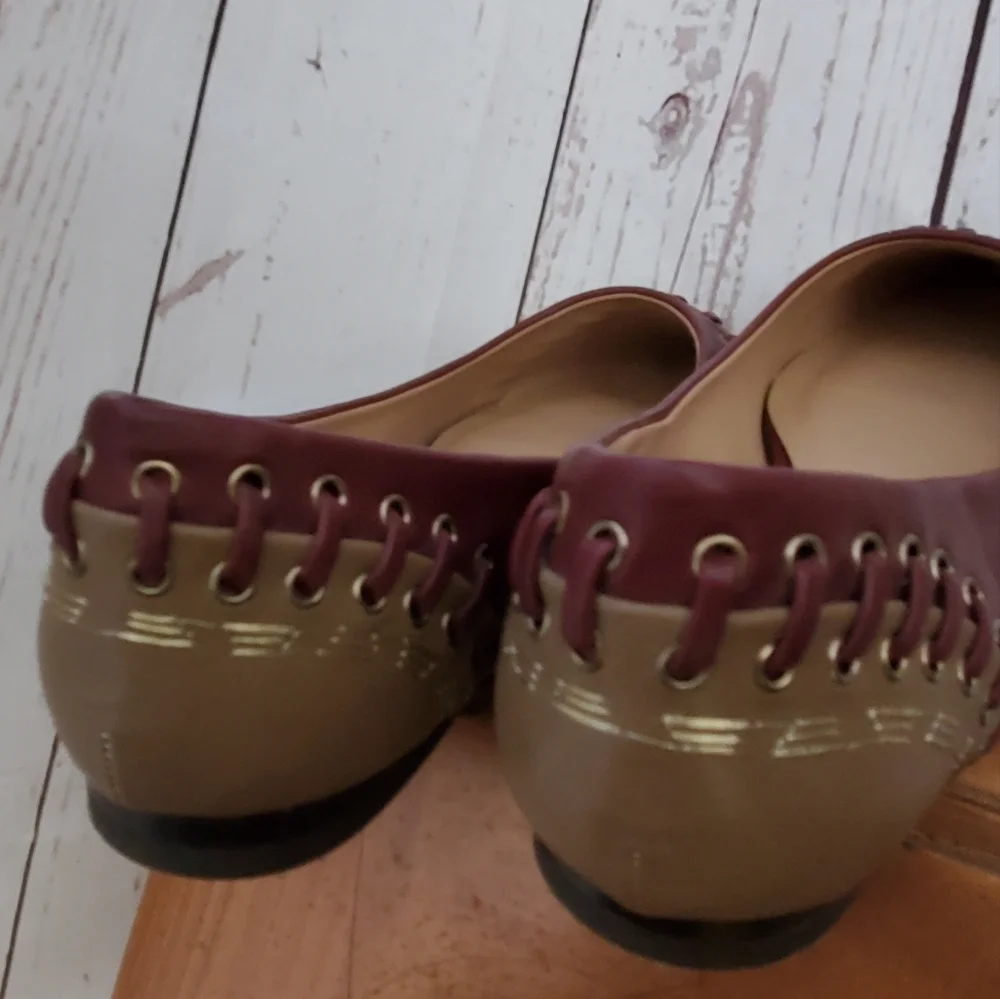 Avon Mark 80s style color blocked women's flats burgundy, taupe size 7